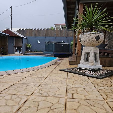 ホテル Studio Tres Bon Standing Petite Île エクステリア 写真