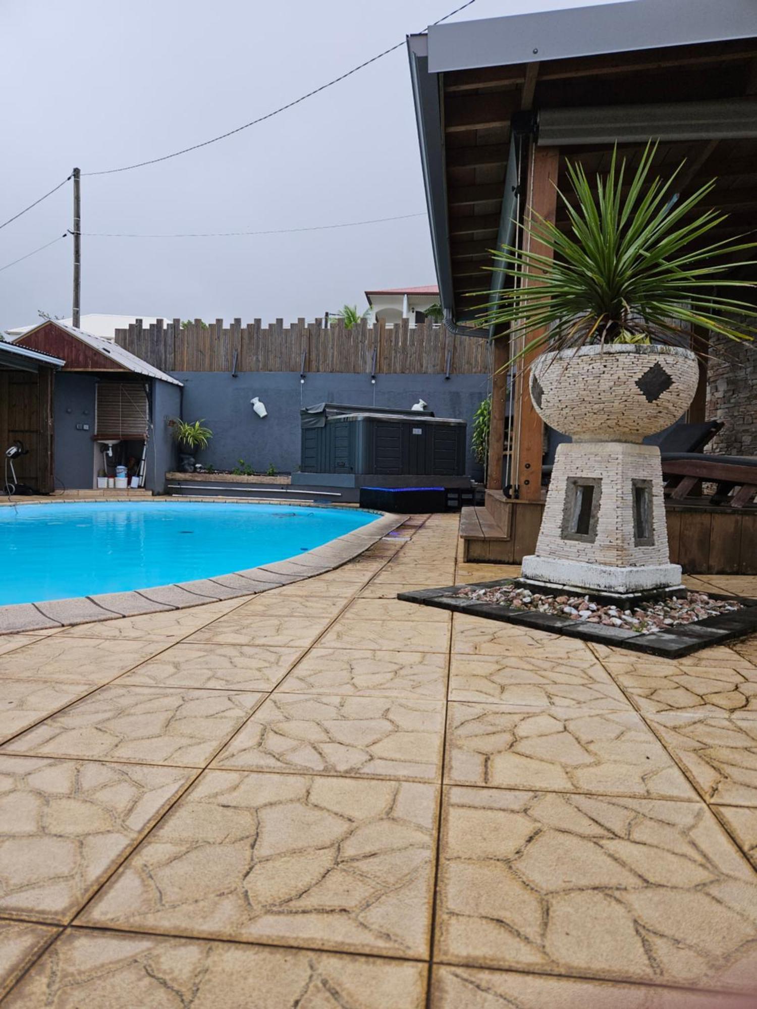 ホテル Studio Tres Bon Standing Petite Île エクステリア 写真